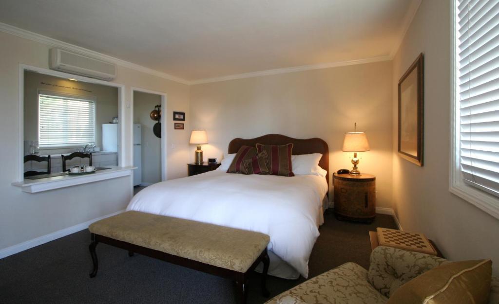 King Room Kitchenette