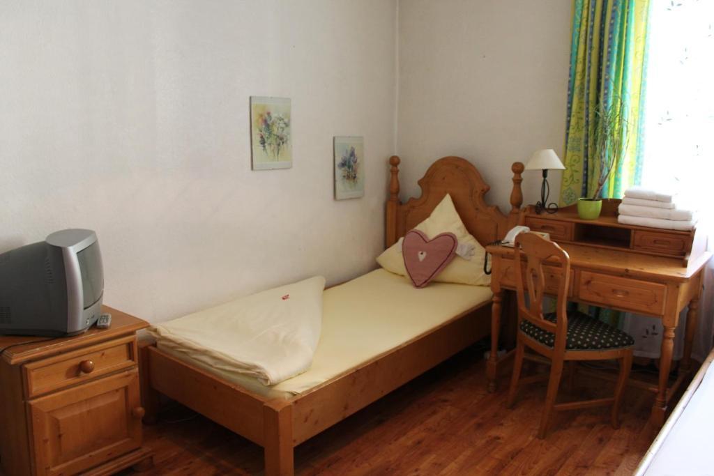 Single Room,519573630:JPEG