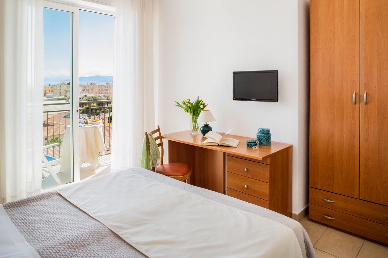 Double Room with Balcony and Sea View,662484390:JPEG
