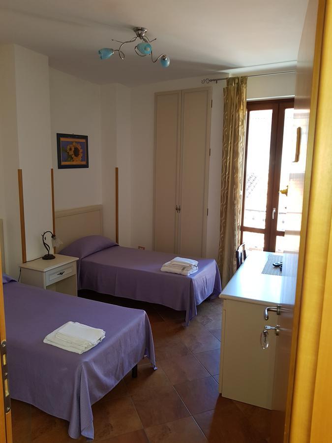 Twin Room,662745702:JPEG
