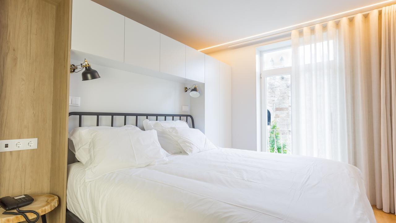 Apartamento com Varanda e Vista Jardim