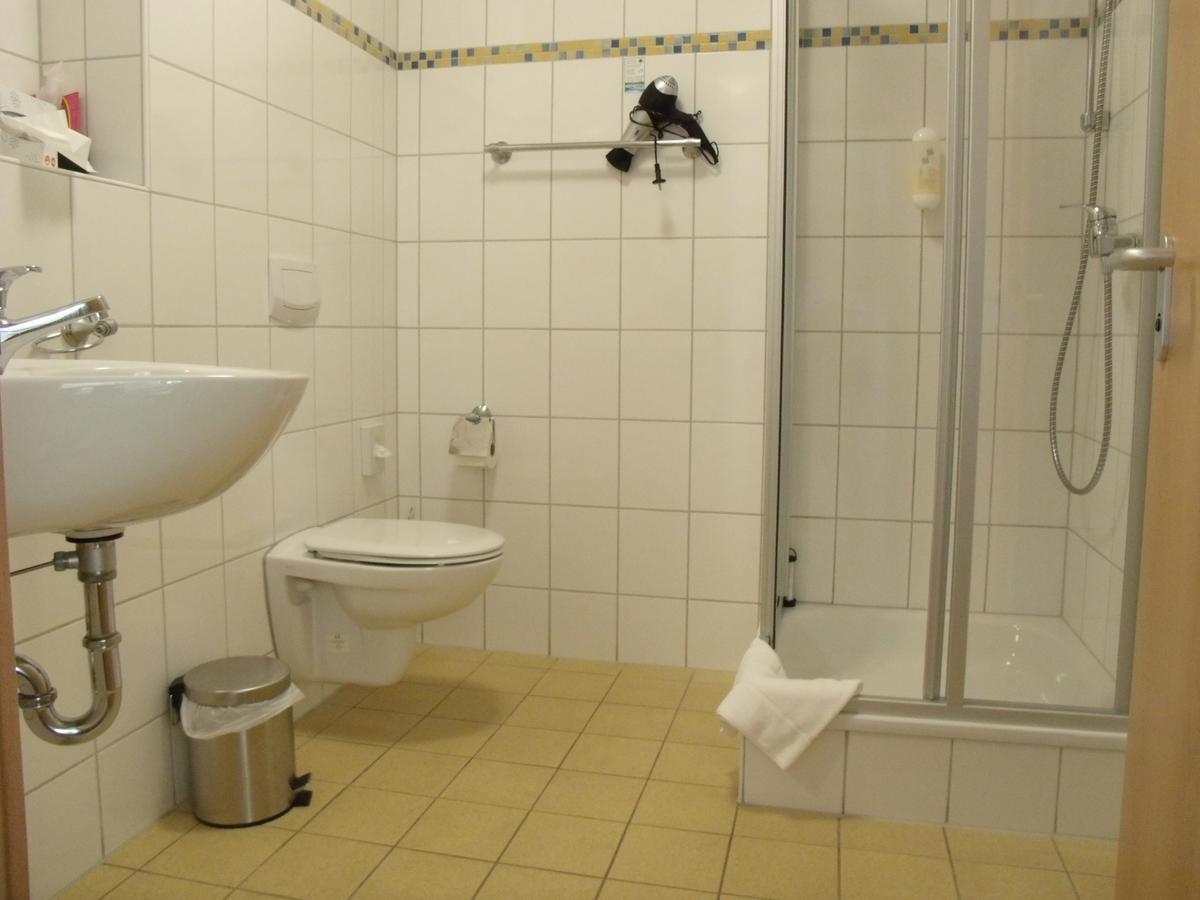 Single Room Balcony,664916439:JPEG