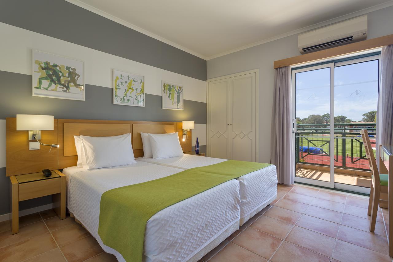 One-Bedroom Apartment (2 Adults + 2 Children),663687288:JPEG