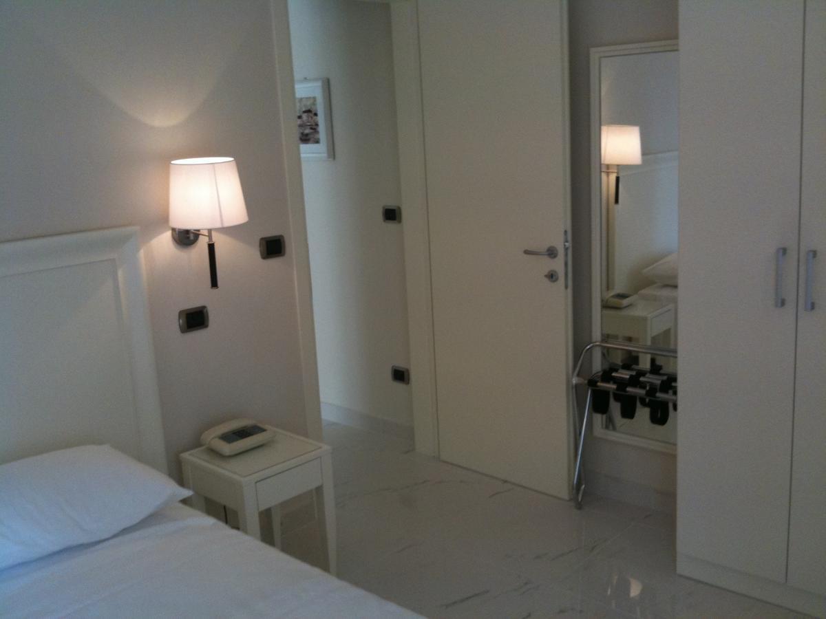 Studio Apartment One Double Bed,798971487:JPEG