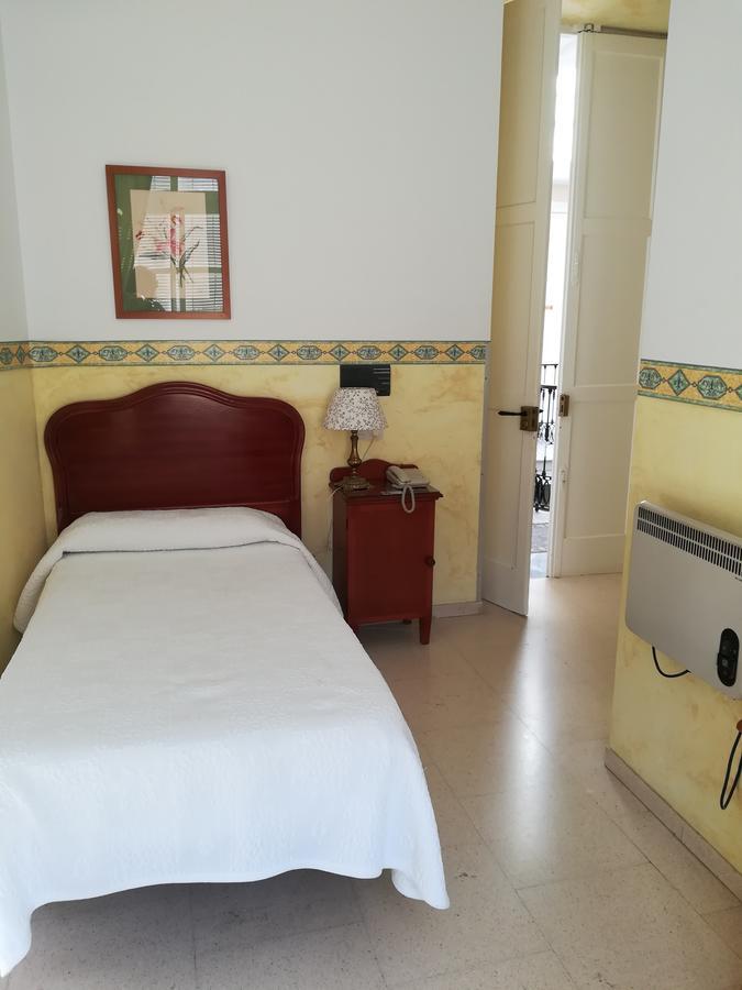 Single Room,663827946:JPEG