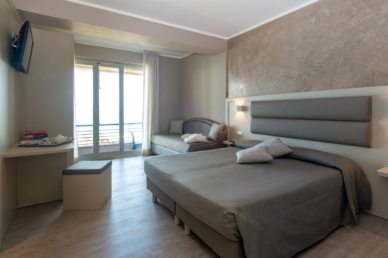 Superior Triple Room with Terrace and Sea View,1499590984:JPEG