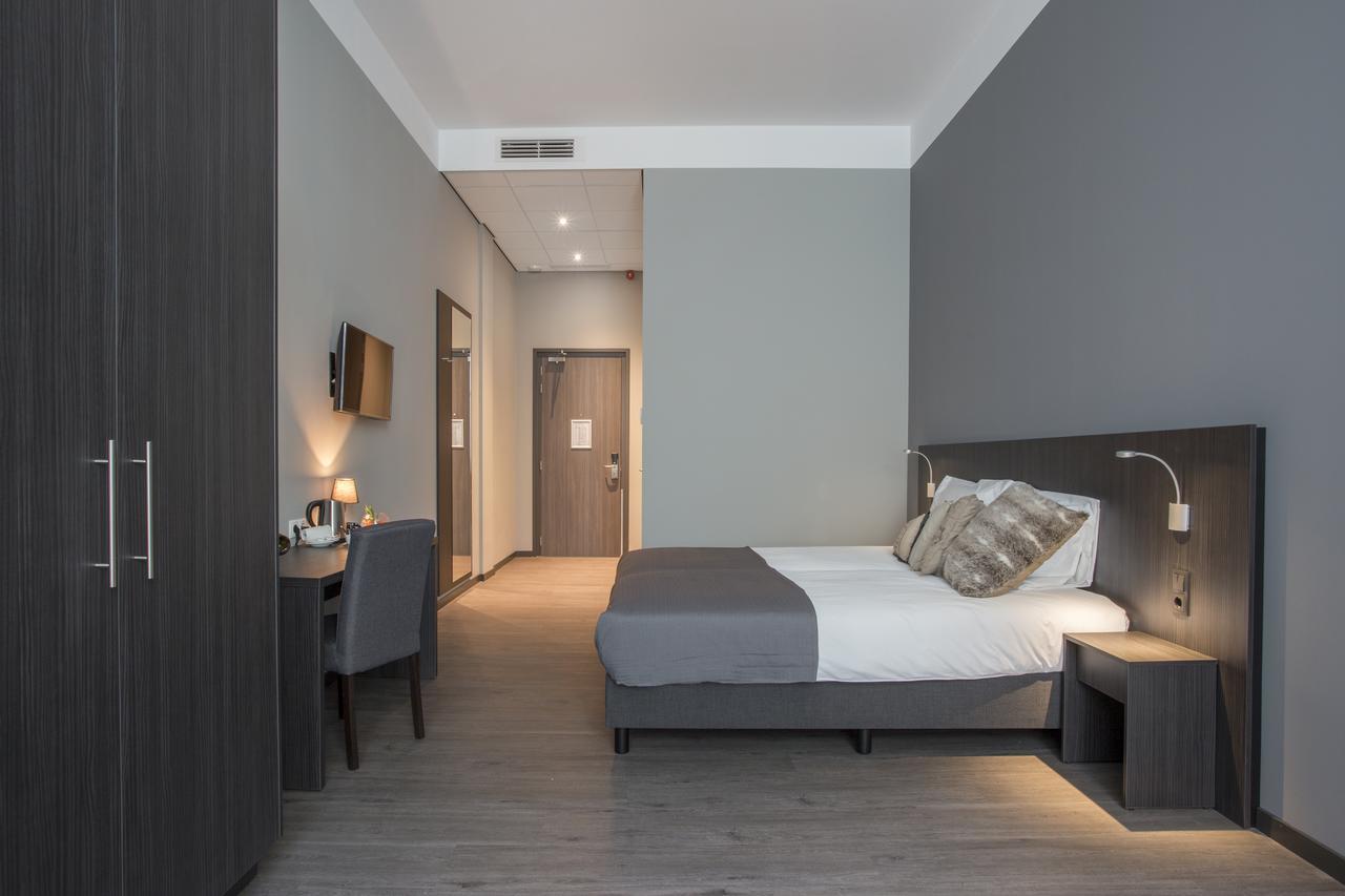 Deluxe Room,664685448:JPEG