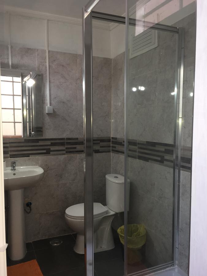 Family Room Bathroom,1081686367:JPEG
