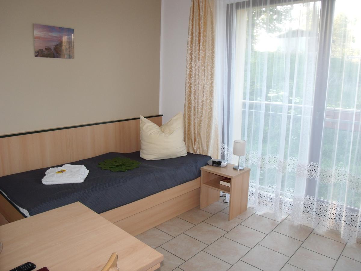 Single Room,664915482:JPEG