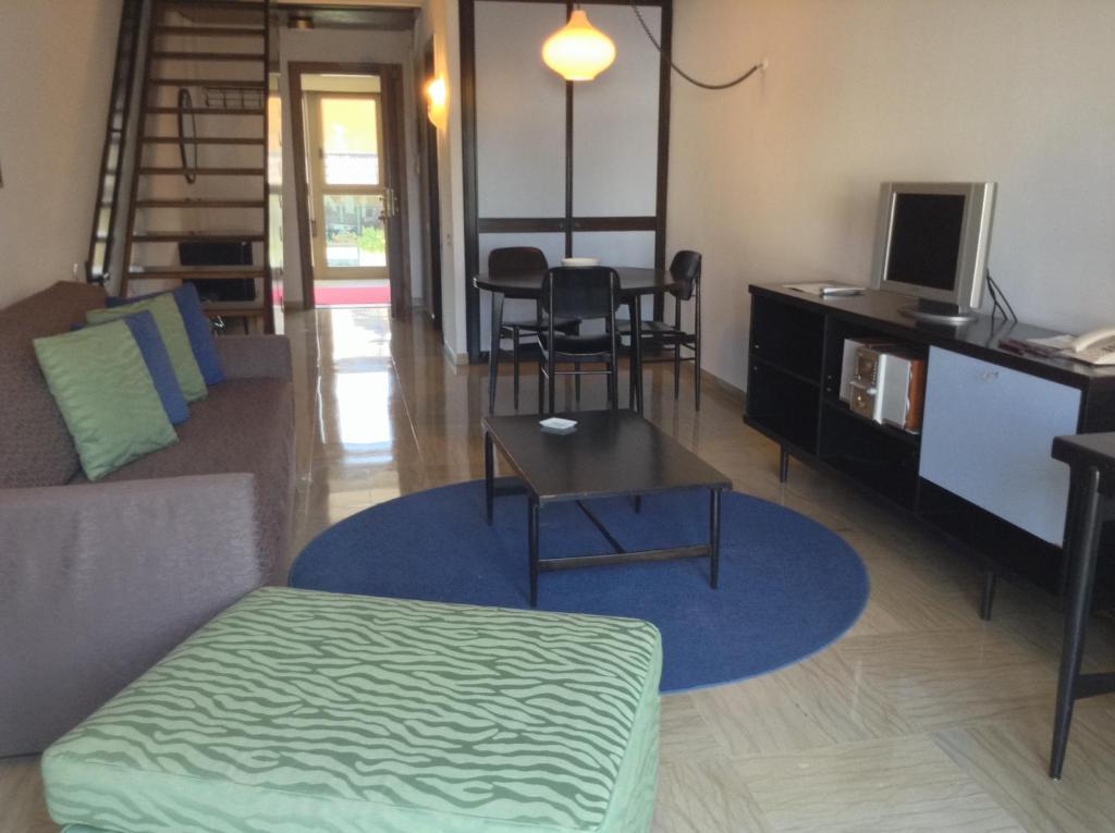Two-Bedroom Apartment with Balcony - Split Level (3 Adults),1589315262:JPEG
