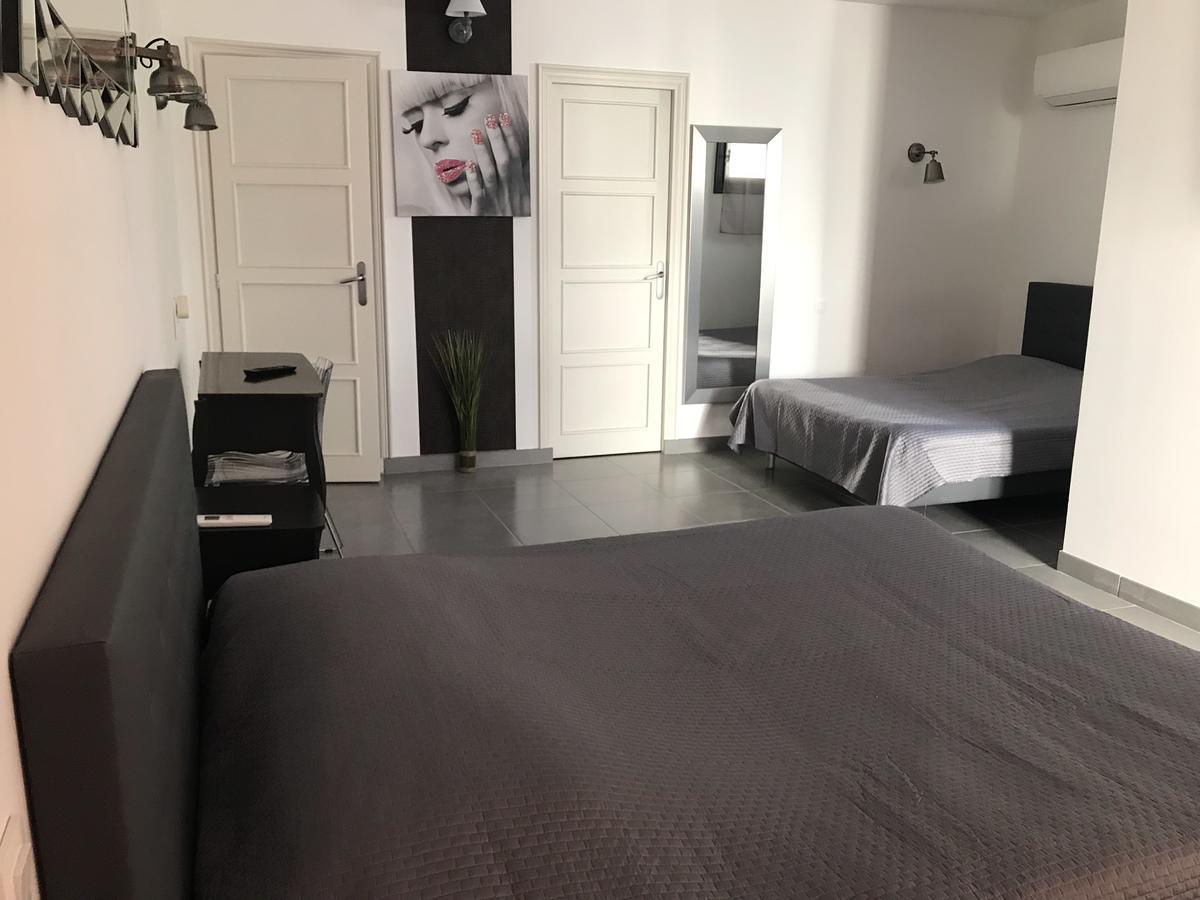 Family Room,665095656:JPEG