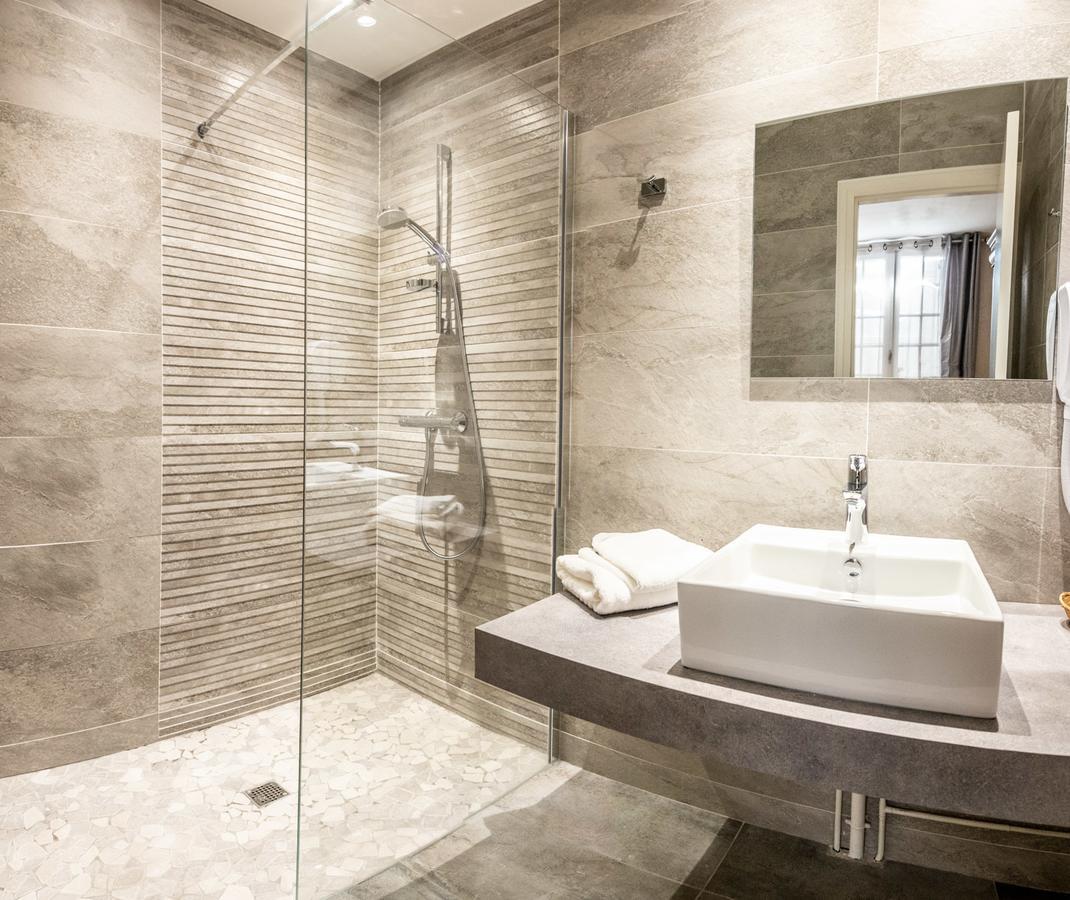 Triple Room Shower,1231790582:JPEG
