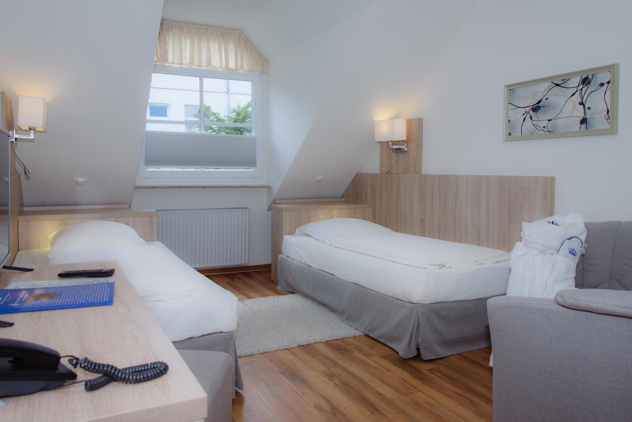 Twin Room,665441718:JPEG