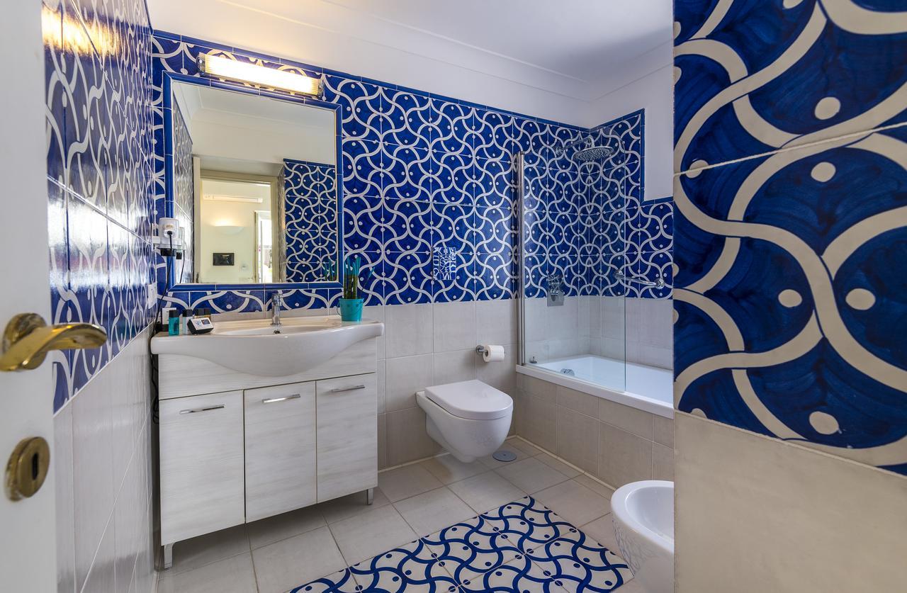 Deluxe Double Room Bath