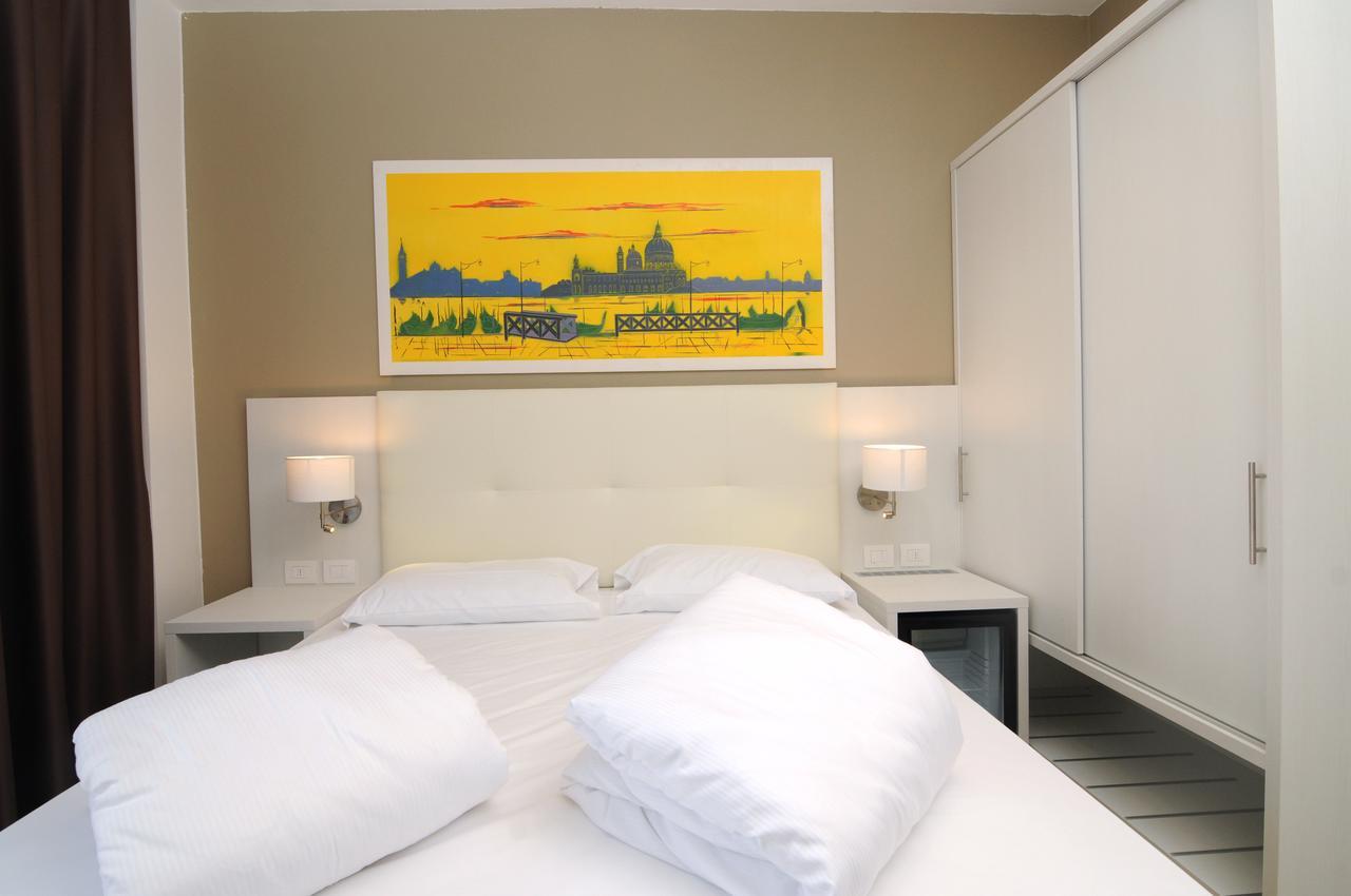 Single Room,743987395:JPEG
