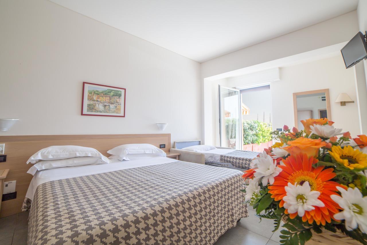 Triple Room Terrace Sea View