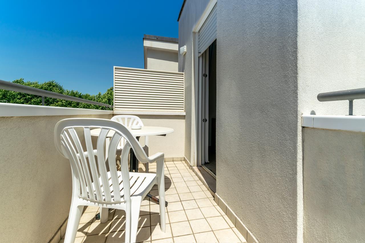Single Room Balcony,665680716:JPEG