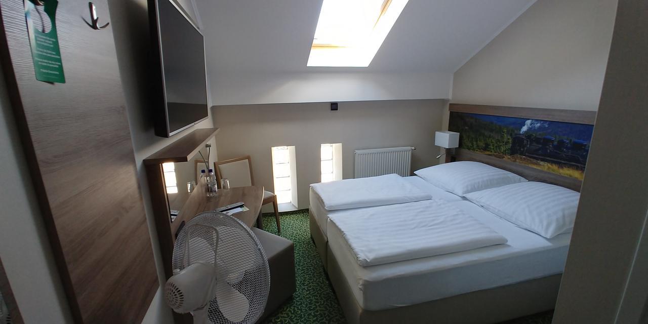 Economy Double Room,666156309:JPEG