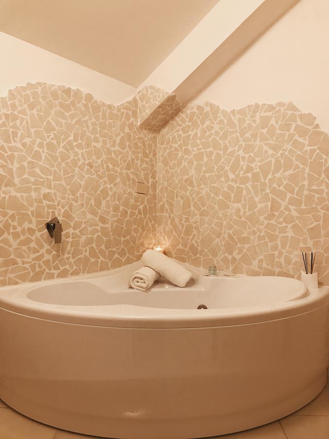 Suite Hot Tub,791727102:JPEG