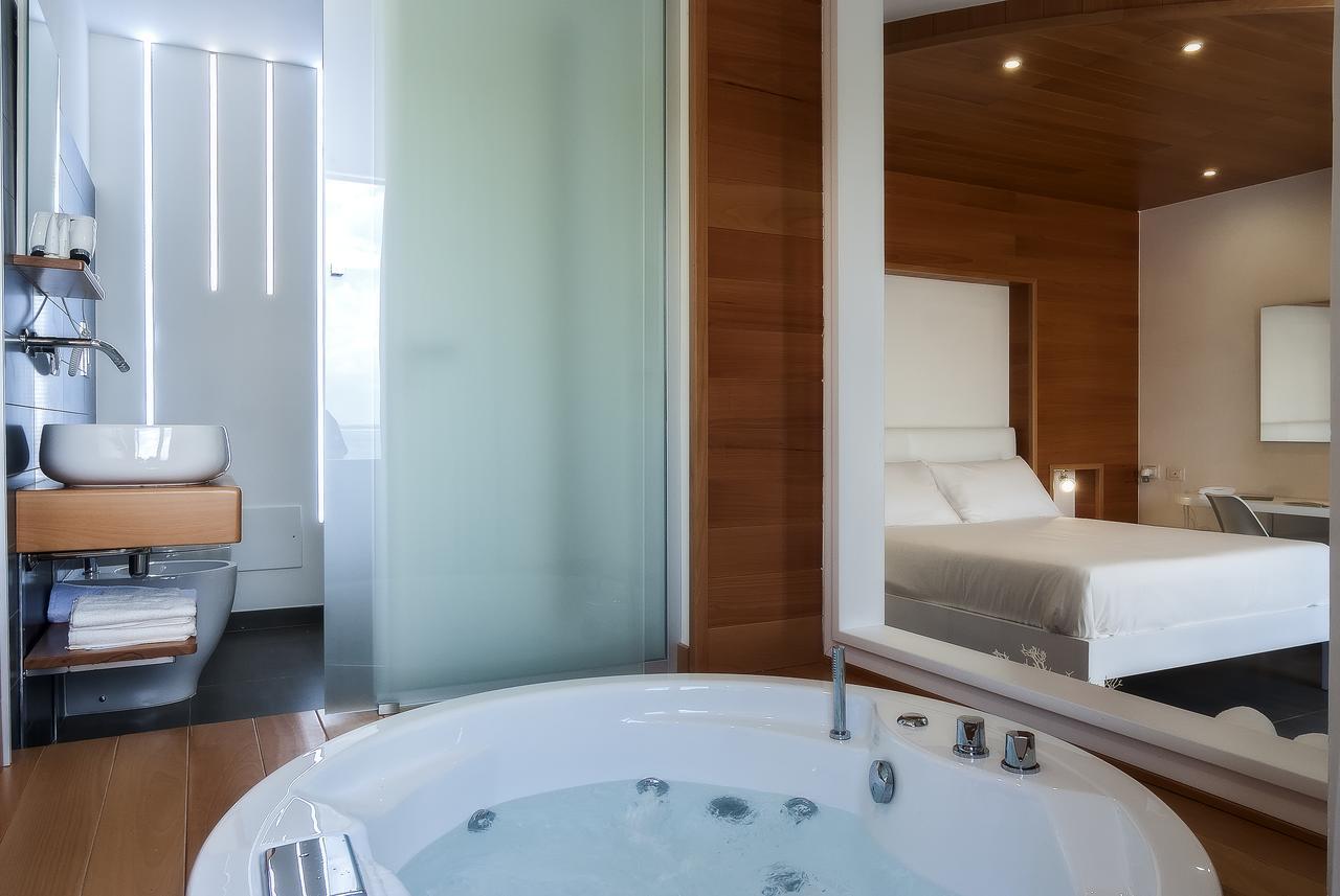 King Room Spa Bath