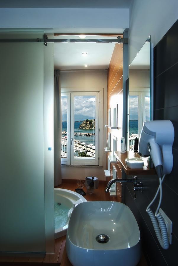 King Room Spa Bath