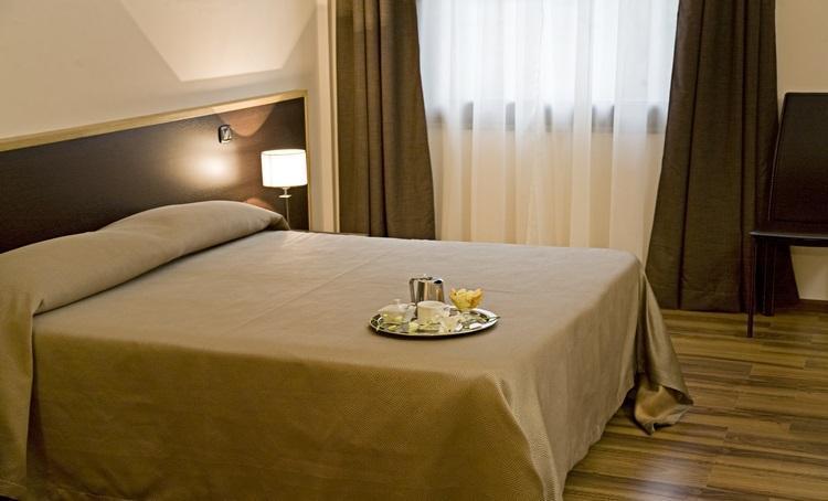 Standard Double or Twin Room,719390251:JPEG