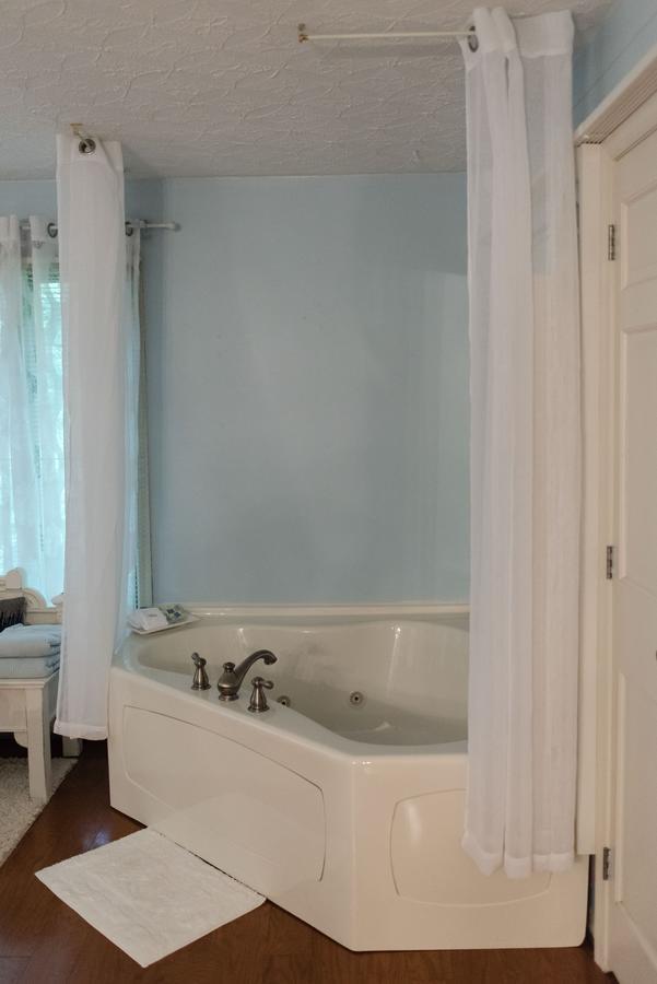 King Room Spa Bath