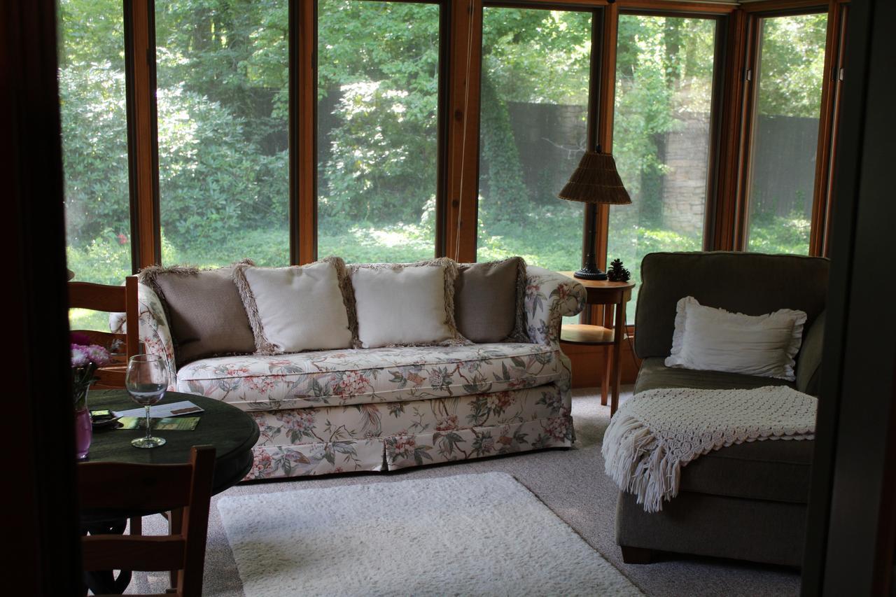 Queen Room Garden View