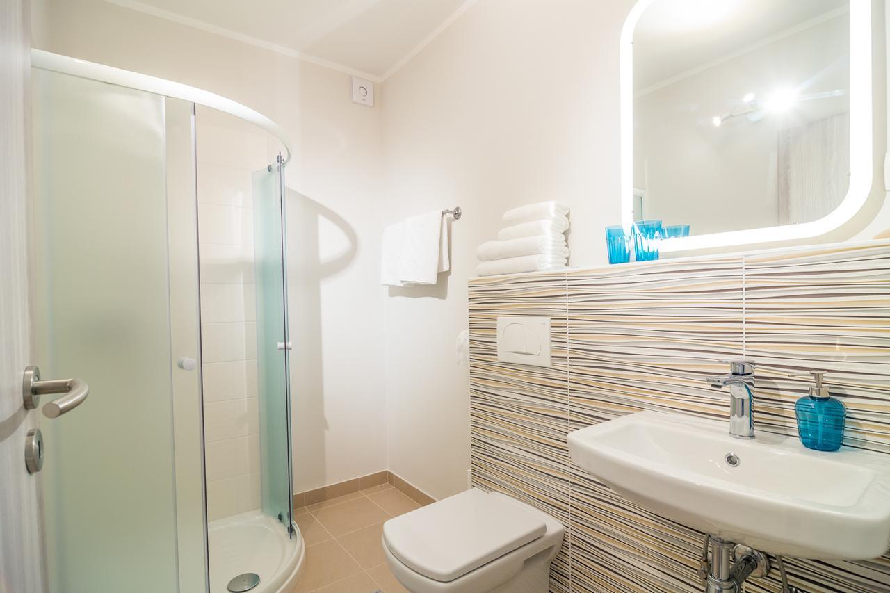 Family Room Private Bathroom