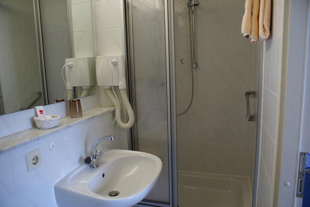 Single Room,1580340223:JPEG