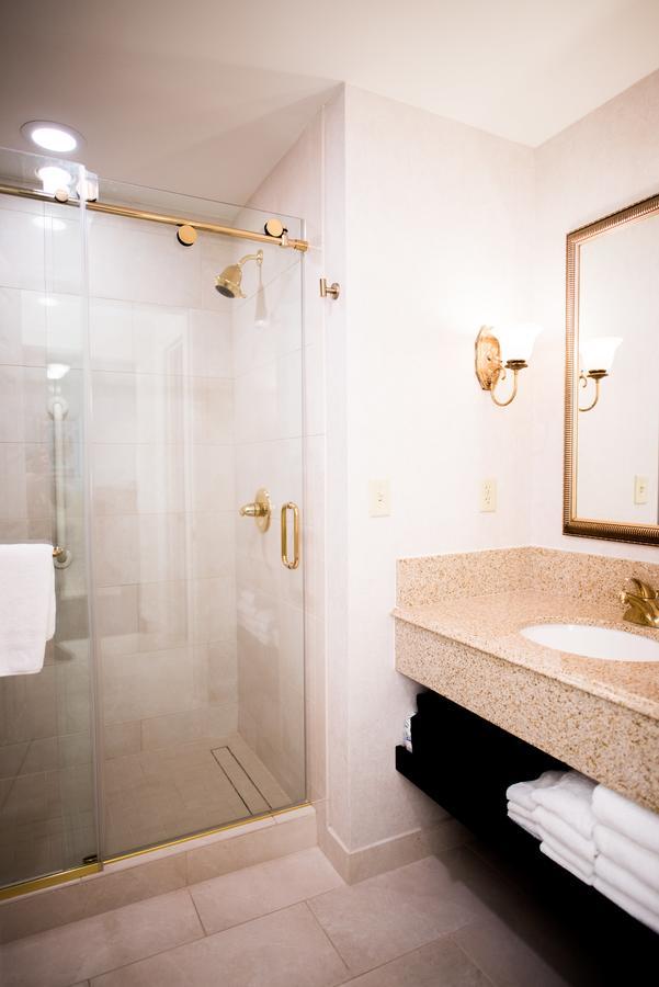 Deluxe King Suite,1122217038:JPEG