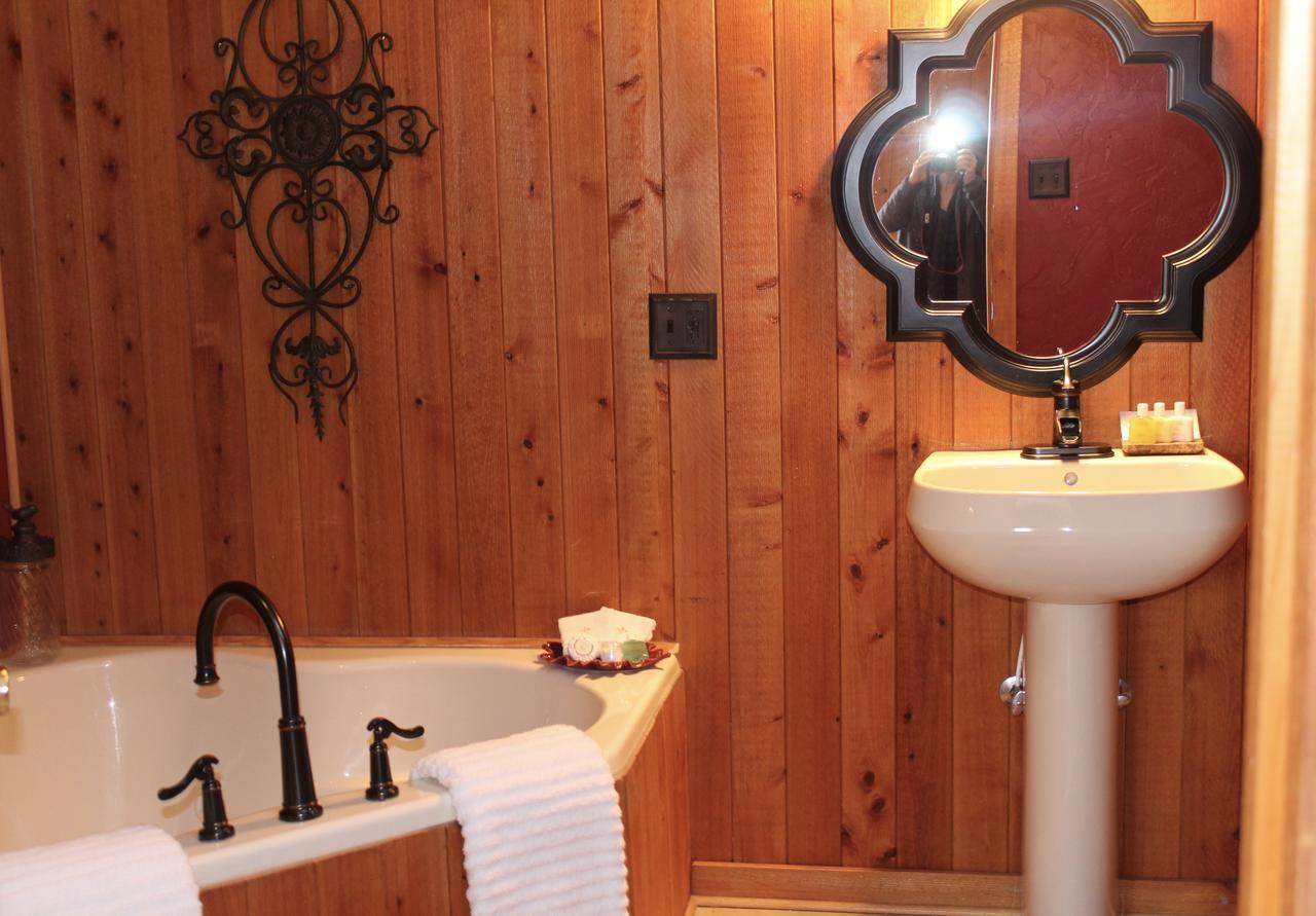 Queen Room Spa Bath