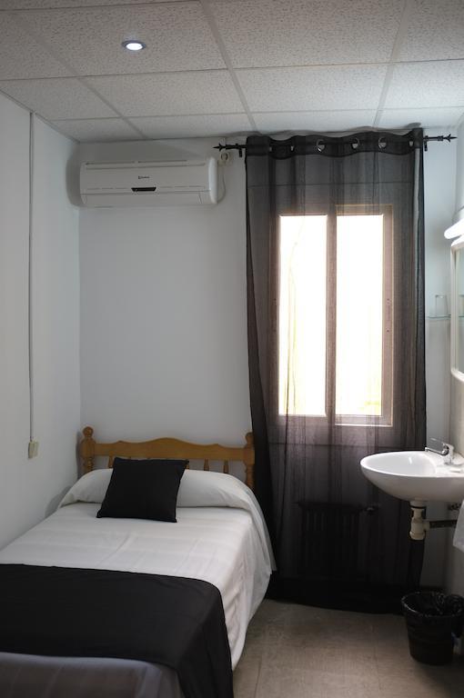 Single Room with Shared Bathroom,66521500:JPEG