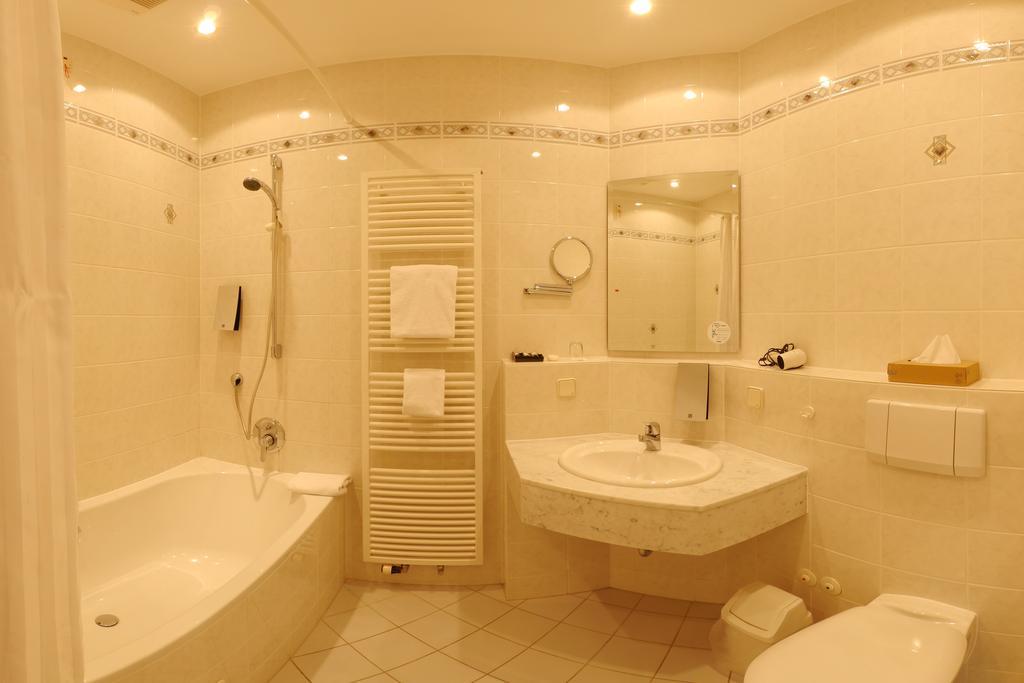 Standard Double Room,67062214:JPEG