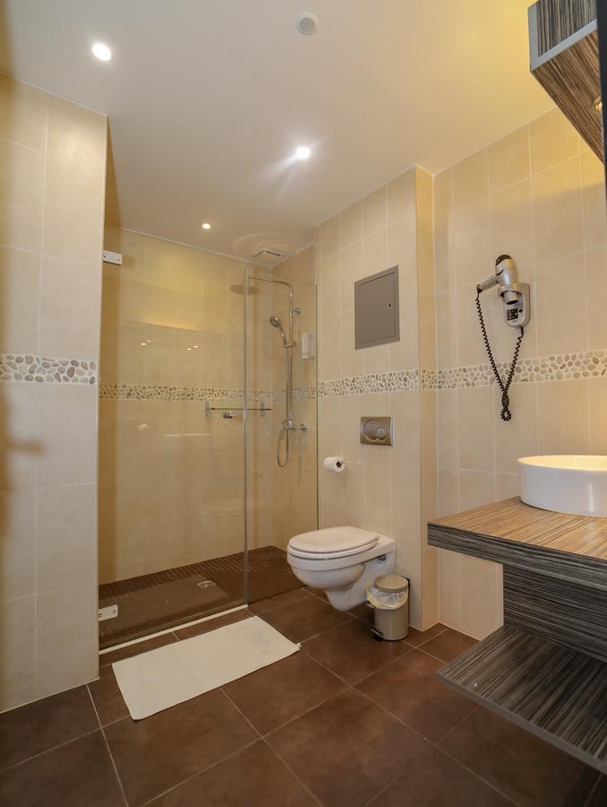 201 CHAMBRE VUE SUR PORT 2 AV CHARLES DE GAULLE,719246695:JPEG
