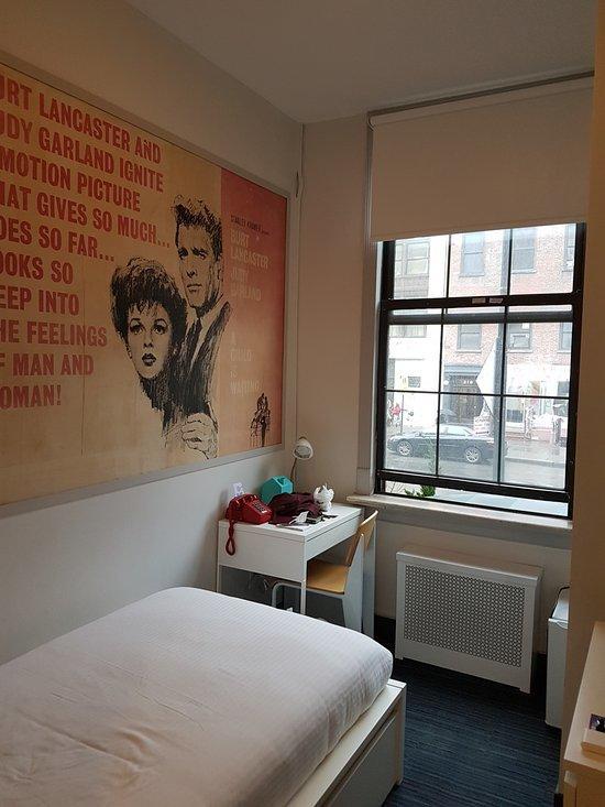 Single Room,669823416:JPEG