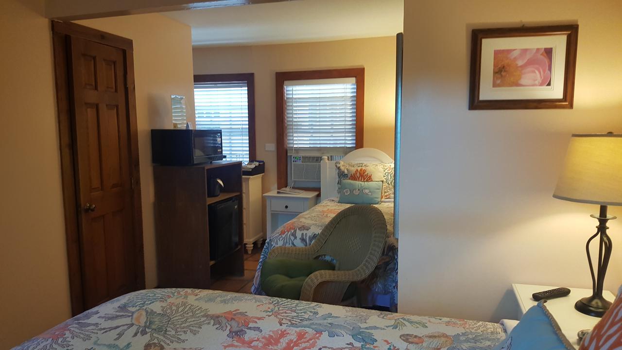 Queen Room Twin Bed Unit C8