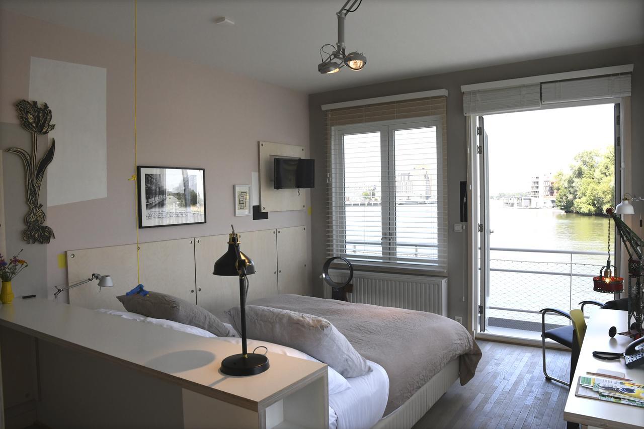 Large Double Room or Floating Room