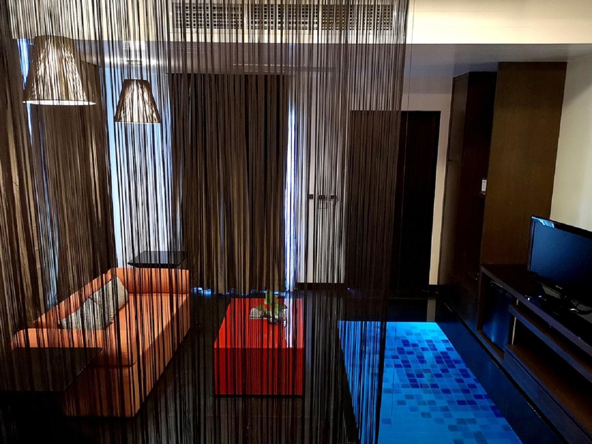 Deluxe King Room Pool Access,1208845408:JPEG