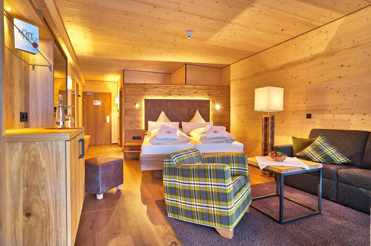 Chalet Suite,670414788:JPEG