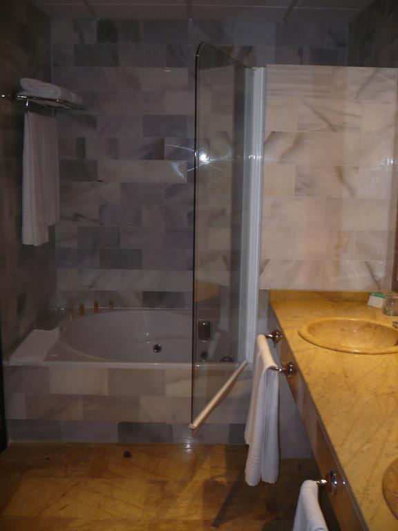 Double or Twin Room,695727345:JPEG