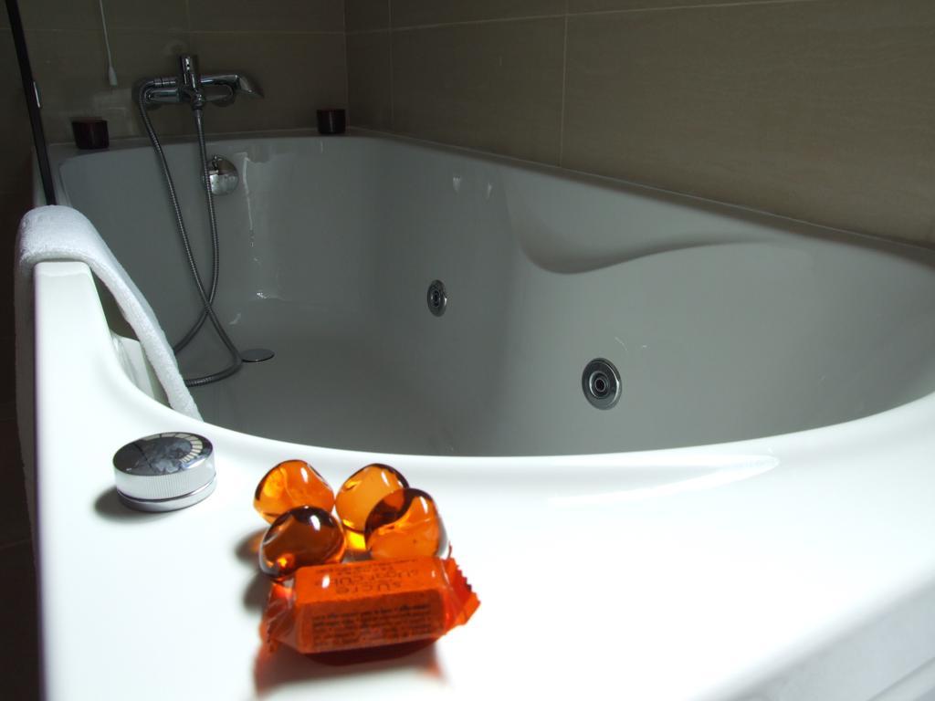 Honeymoon Suite Balcony,1227046121:JPEG