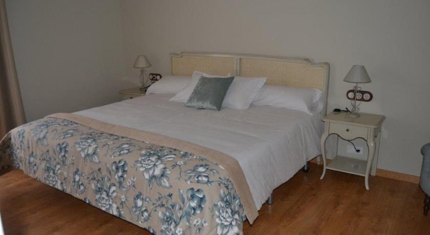 Deluxe Queen Room,345424105:JPEG