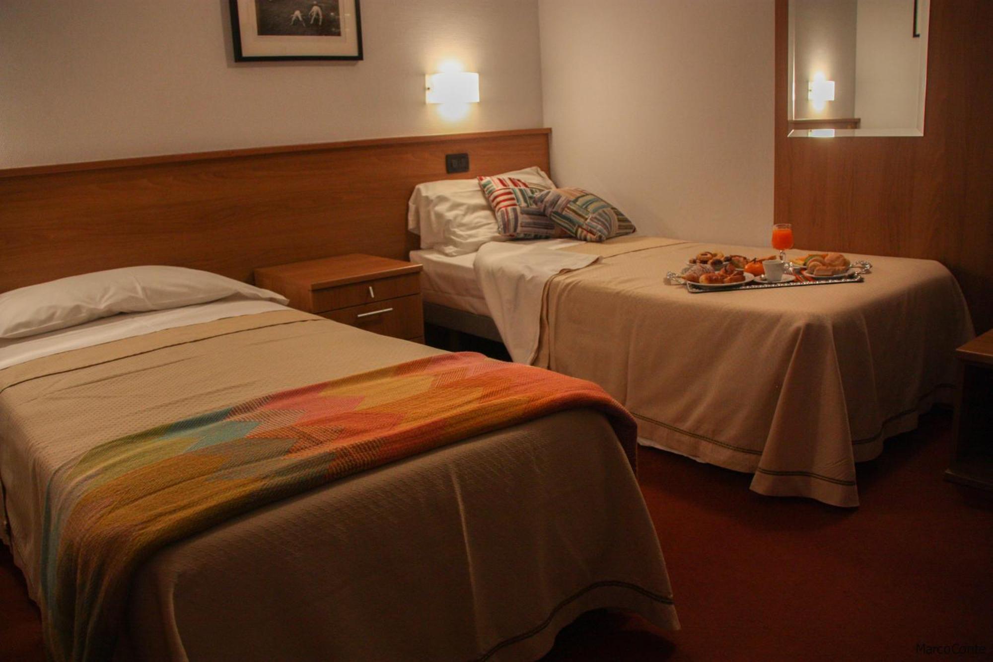 Twin Room,672784083:JPEG