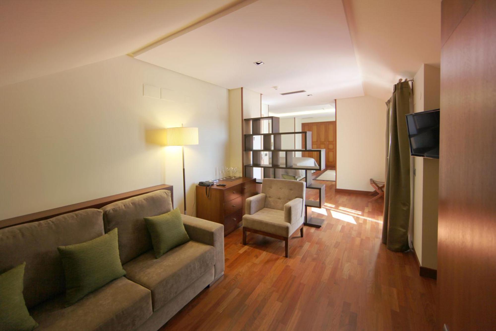 Penthouse Suite,69285233:JPEG