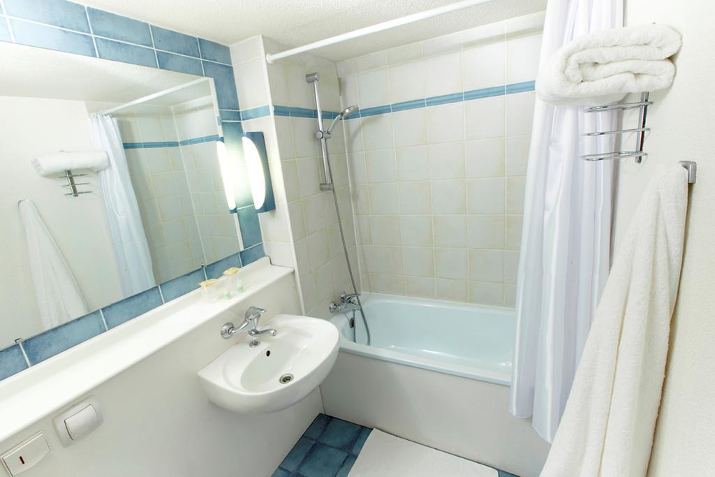 Standard Double Room,1273996804:JPEG