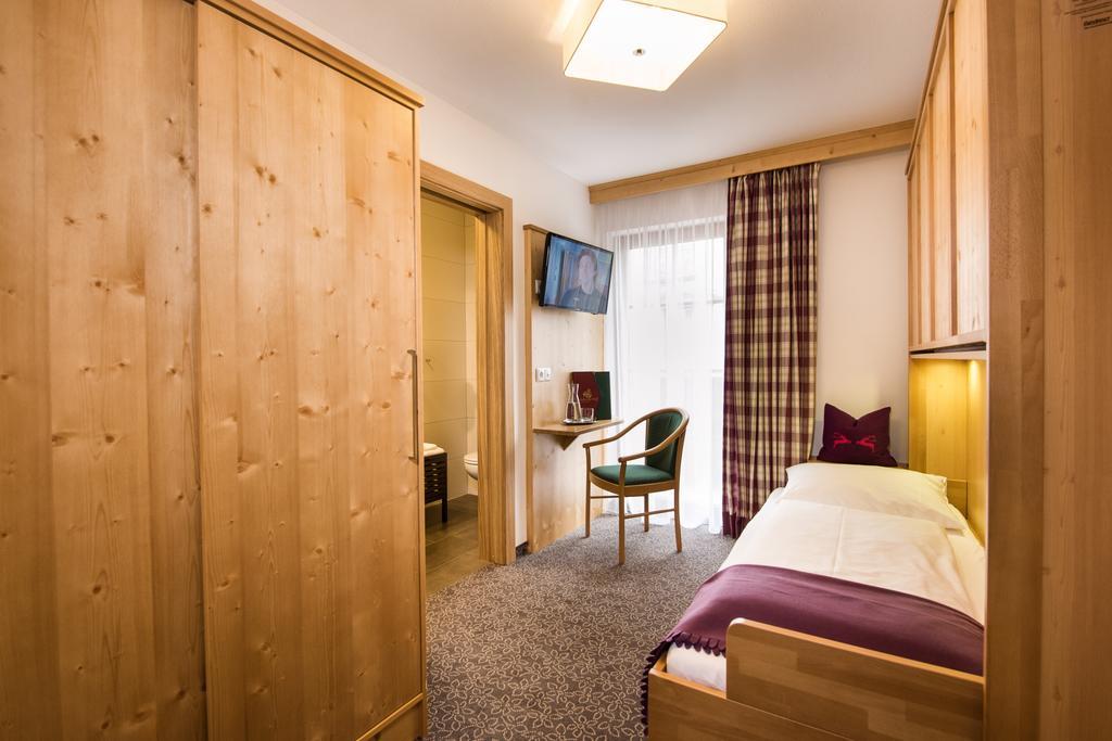 Standard Single Room,744731611:JPEG