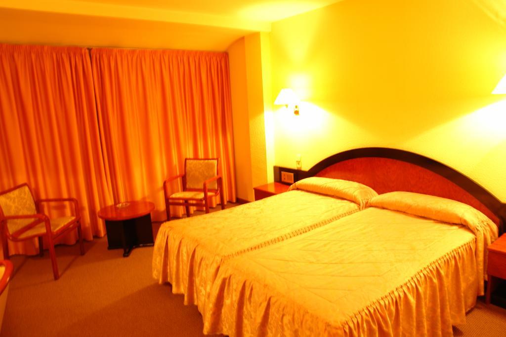 Large Single Room,744388981:JPEG