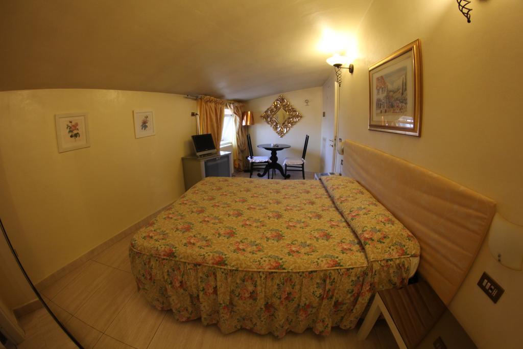 Standard Double or Twin Room,67682396:JPEG