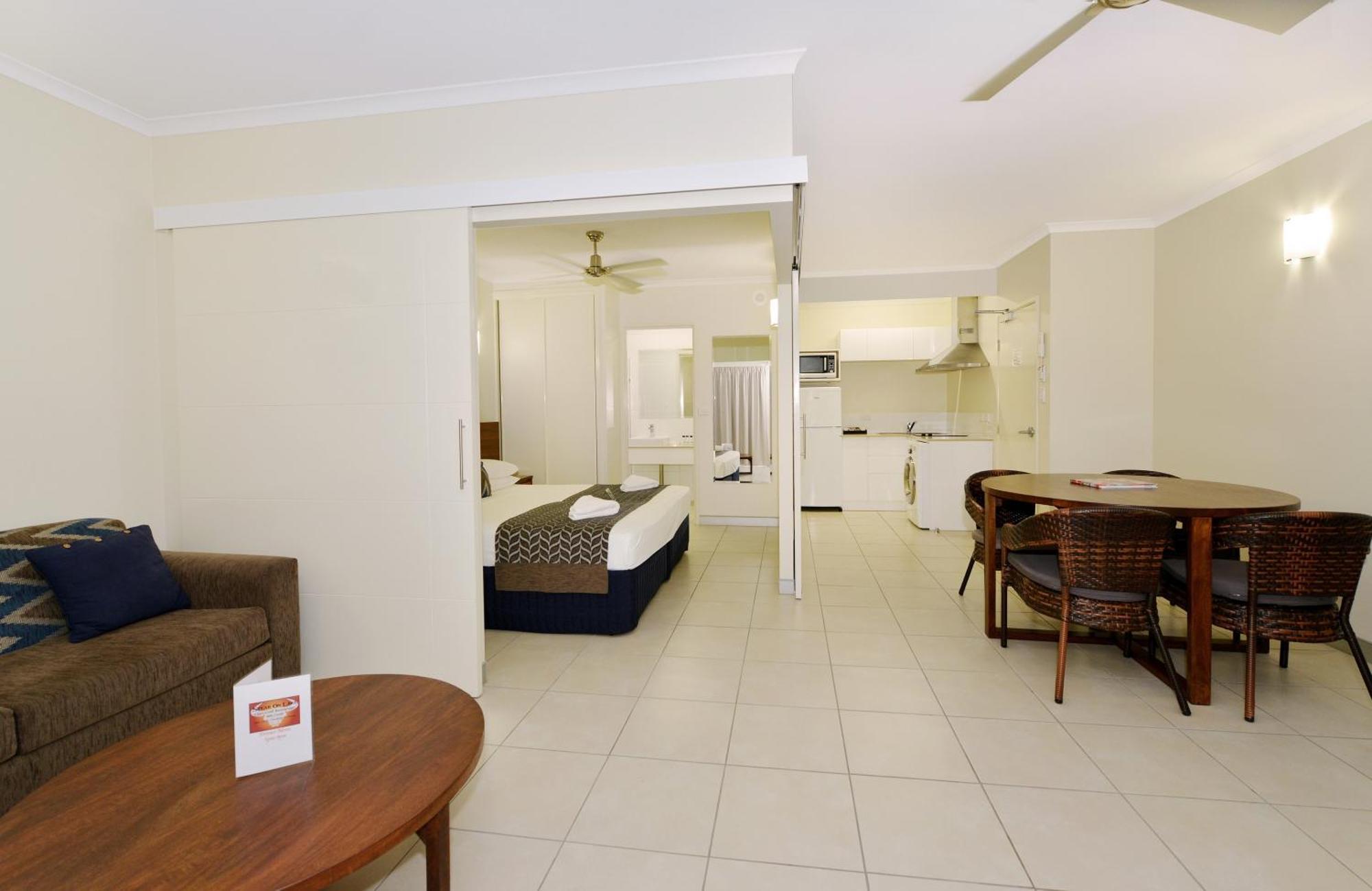 Deluxe One-Bedroom Apartment
